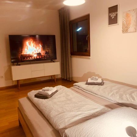 Felix Living 4, Modern & Cozy 2 Zimmer Wohnung, Balkon, Parkplatz Salzweg Exterior foto